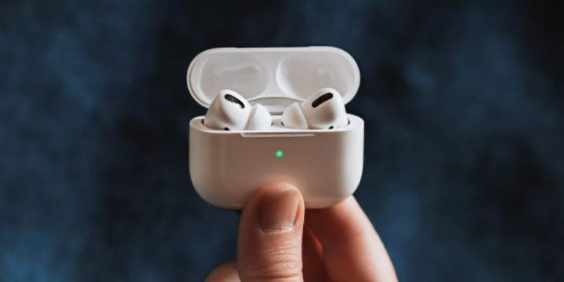 В Сети появились изображения AirPods Pro 2 и подробности о новых функциях. В Сети появились изображения AirPods Pro 2 и подробности о новых функциях.
